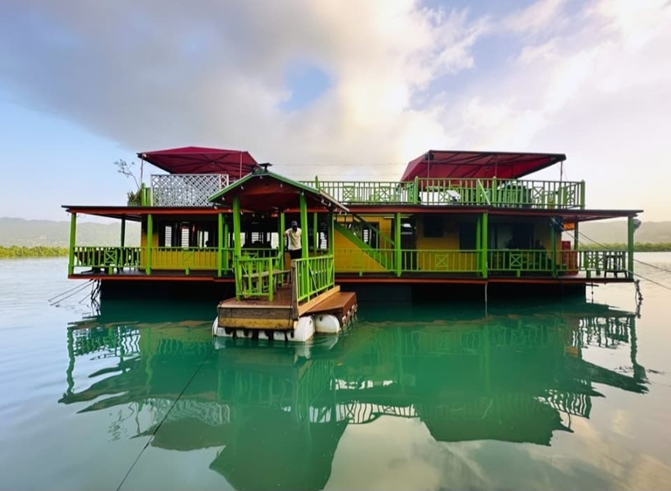The Houseboat Grill
